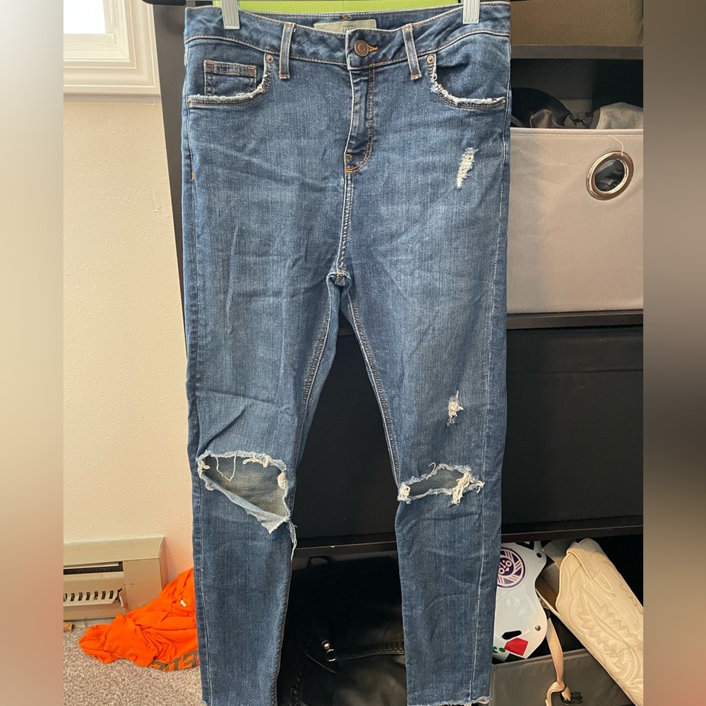 Ripped skinny jeans